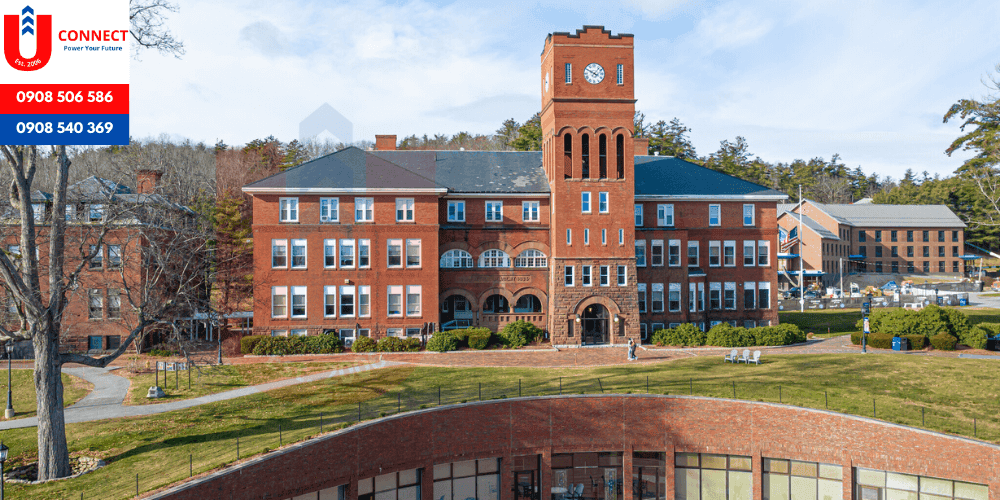 Trung học Cushing Academy, bang Massachusetts, Mỹ